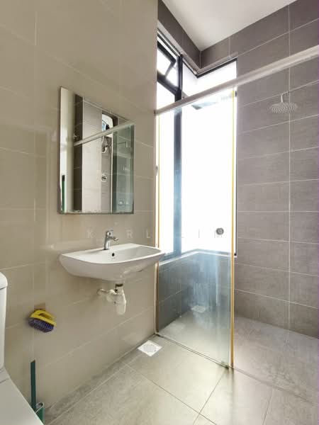 Rumah Teres 2-Tingkat untuk Dijual di Taman Austin Duta (Tebrau) - Karl Lim - Bathroom - PropertyGuru.com.my