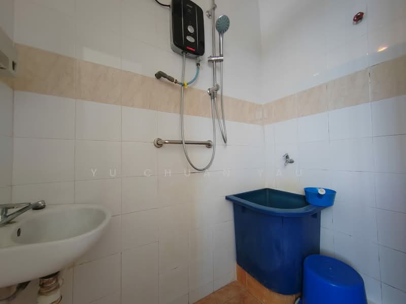 Townhouse for Sale in Taman Permatang Pasir Permai (Alai) - Yu Chuan Yau - Bathroom - PropertyGuru.com.my