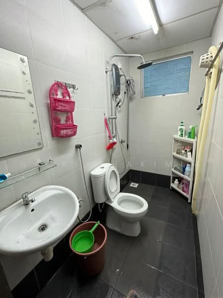 Service Residence for Sale at Amara - Nazrin Hakimin - Bathroom - PropertyGuru.com.my