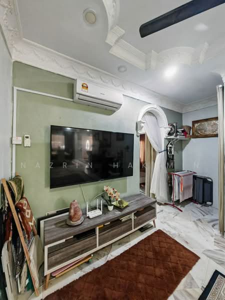 Rumah Teres untuk Dijual di Bandar Tasik Puteri (Rawang) - Nazrin Hakimin - Living Room - PropertyGuru.com.my