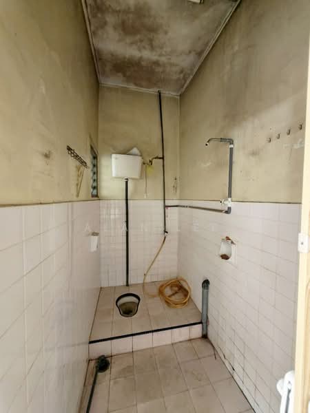 Rumah Teres 1-Tingkat untuk Dijual di Permas Jaya (Johor) - Alan Lee - Bathroom - PropertyGuru.com.my