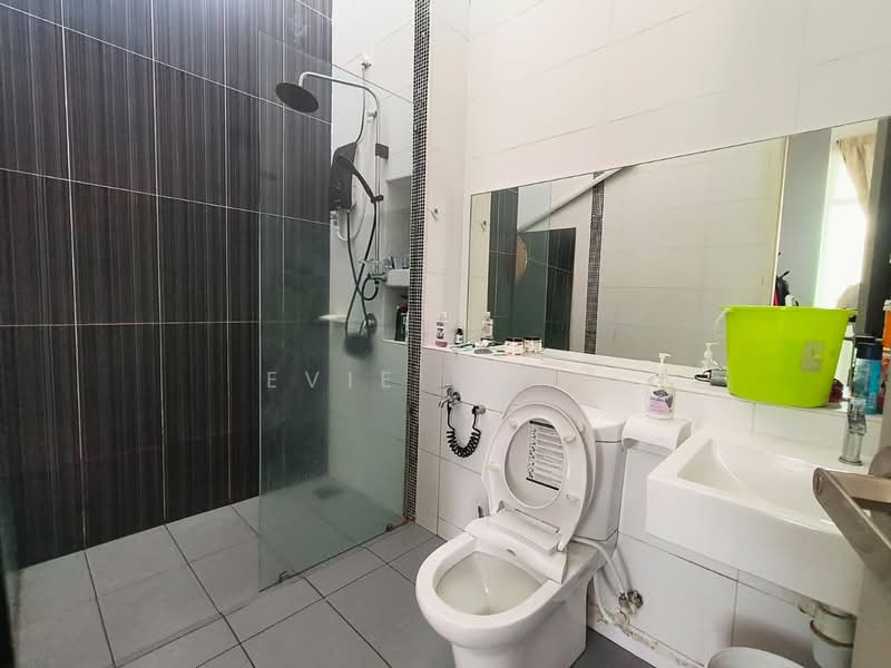 Rumah Teres 2-Tingkat untuk Dijual di Taman Mount Austin (Tebrau) - Evie Song - Bathroom - PropertyGuru.com.my