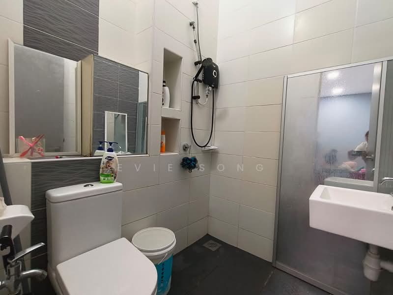 Rumah Teres 2-Tingkat untuk Dijual di Taman Mount Austin (Tebrau) - Evie Song - Bathroom - PropertyGuru.com.my