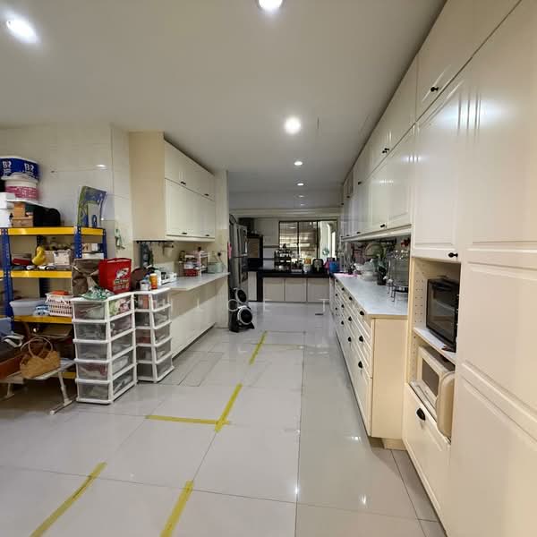 Semi-Detached House for Sale in Kota Kemuning (Shah Alam) - Chloe Tan - Kitchen - PropertyGuru.com.my