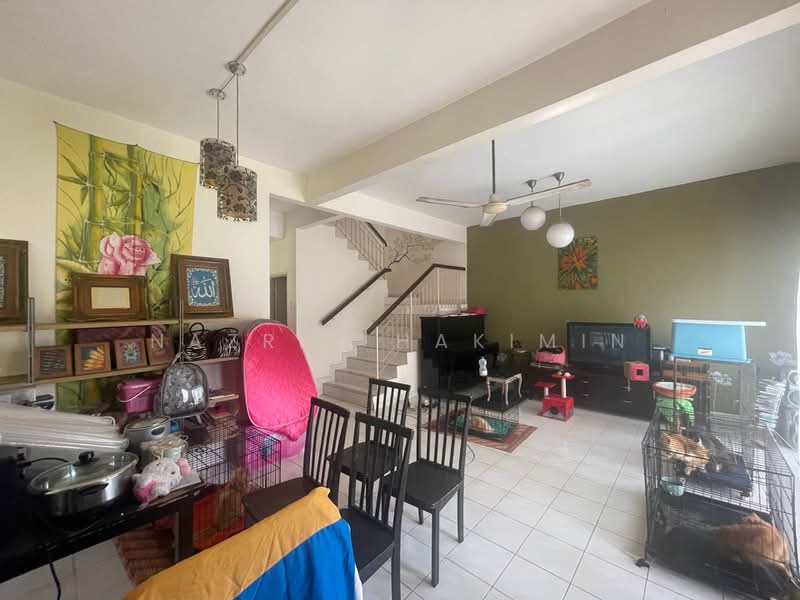 Rumah Kluster untuk Dijual di Alam Suria (Puncak Alam) - Nazrin Hakimin - Living Room - PropertyGuru.com.my