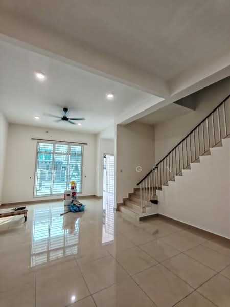 Rumah Teres 2-Tingkat untuk Disewa di Taman Mount Austin (Tebrau) - Joyce Gan - Living Room - PropertyGuru.com.my