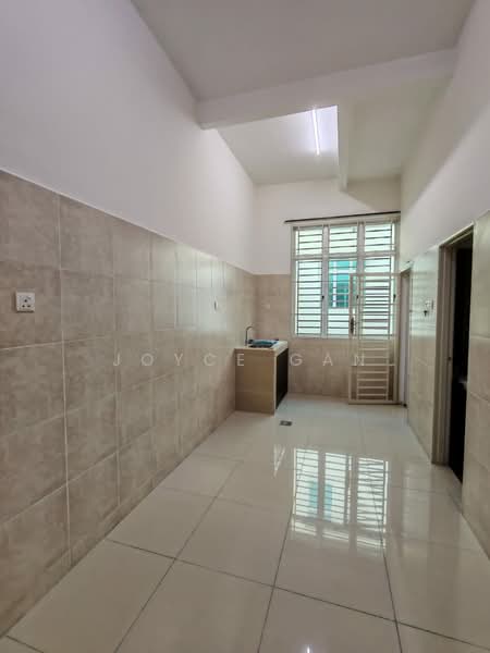 Rumah Teres 2-Tingkat untuk Disewa di Taman Mount Austin (Tebrau) - Joyce Gan - Kitchen - PropertyGuru.com.my
