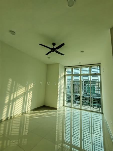 Rumah Teres 2-Tingkat untuk Disewa di Taman Mount Austin (Tebrau) - Joyce Gan - Living Room - PropertyGuru.com.my