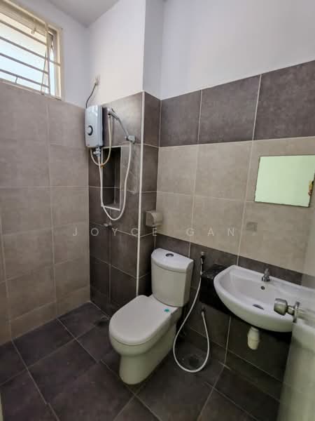 Rumah Teres 2-Tingkat untuk Disewa di Taman Mount Austin (Tebrau) - Joyce Gan - Bathroom - PropertyGuru.com.my