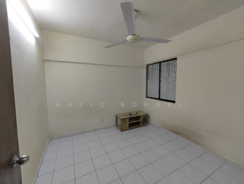 Apartment for Rent at Pangsapuri Perdana - Haziq Bohari - Living Room - PropertyGuru.com.my