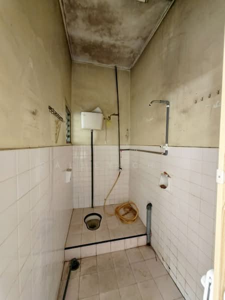 Rumah Teres 1-Tingkat untuk Dijual di Permas Jaya (Johor) - Calley Chin - Bathroom - PropertyGuru.com.my
