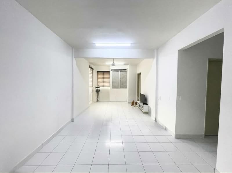 Pangsapuri untuk Dijual di Alam Budiman (Sri Budiman) - Nazrin Hakimin - Living Room - PropertyGuru.com.my