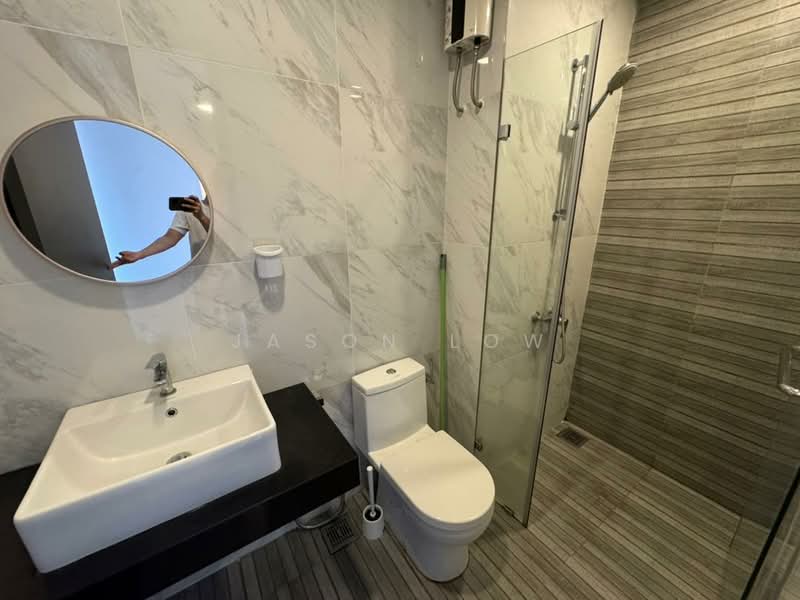 Kediaman Servis untuk Disewa di Emporis - Jason Low - Bathroom - PropertyGuru.com.my