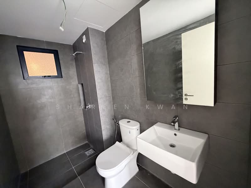 Kondominium untuk Dijual di D'Terra Residences - Shareen Kwan - Bathroom - PropertyGuru.com.my