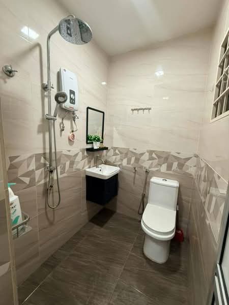 Rumah Teres 2-Tingkat untuk Dijual di Taman Desa Serdang (Seri Kembangan) - Hazeman Omar - Bathroom - PropertyGuru.com.my