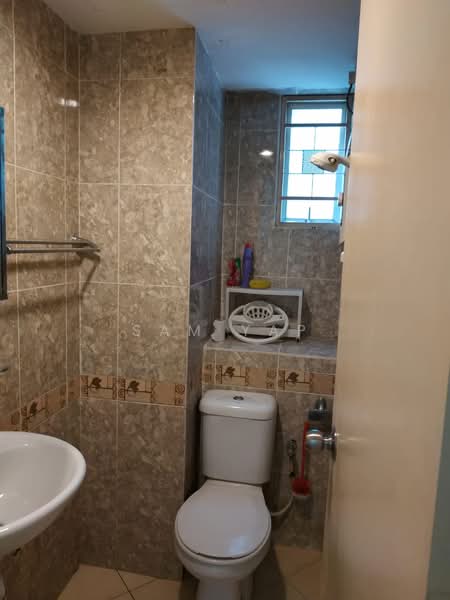 Kondominium untuk Dijual di Kepong Sentral Condominium - Sam Yap - Bathroom - PropertyGuru.com.my