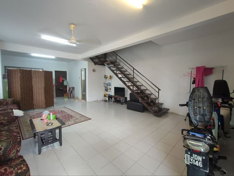 2-storey Terraced House for Sale in Taman Scientex Pasir Gudang (Pasir Gudang) - Yvonne Lim - Living Room - PropertyGuru.com.my
