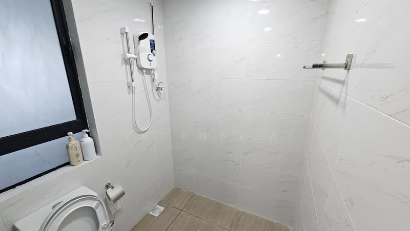 Kediaman Servis untuk Disewa di Country Garden Central Park - Vincent Lai - Bathroom - PropertyGuru.com.my