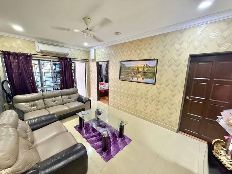 Rumah Teres 1-Tingkat untuk Dijual di Seksyen 2 (Shah Alam) - Hazeman Omar - Living Room - PropertyGuru.com.my