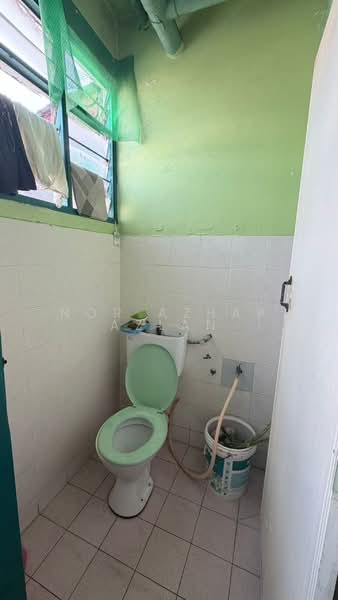 Flat for Sale at Desa Mentari Flat (Block 2) - Nor Azhar Azlan - Bathroom - PropertyGuru.com.my
