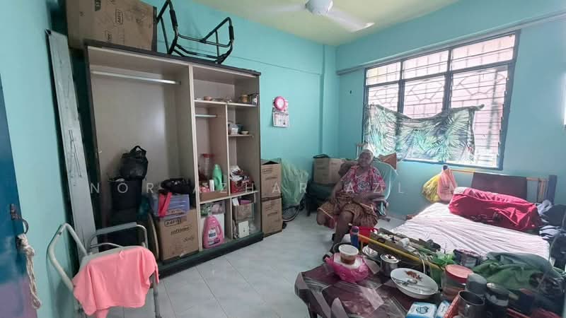 Flat for Sale at Desa Mentari Flat (Block 2) - Nor Azhar Azlan - Bedroom - PropertyGuru.com.my