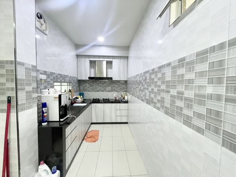 3-storey Terraced House for Sale in Nusa Sentral (Iskandar Puteri (Nusajaya)) - APRILIA CHAYADI - Kitchen - PropertyGuru.com.my
