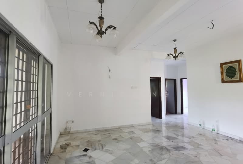 Bungalow House for Sale in Pantai Sepang Putra (Sepang) - Vernice Ng - Living Room - PropertyGuru.com.my