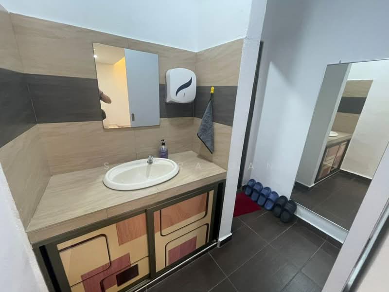 Kedai untuk Disewa di Taman Molek (Johor Bahru) - Sandra Gan - Bathroom - PropertyGuru.com.my