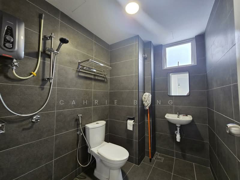 Kediaman Servis untuk Dijual di Midas @ Seri Alam - Cahrie Bong - Bathroom - PropertyGuru.com.my
