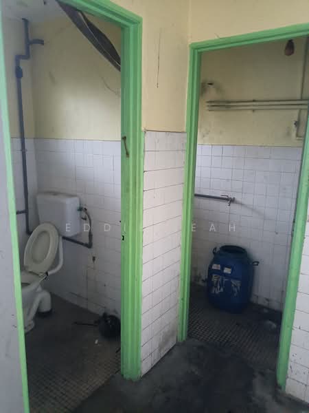 Kilang untuk Disewa di Kepong (Kuala Lumpur) - Eddie Seah - Bathroom - PropertyGuru.com.my