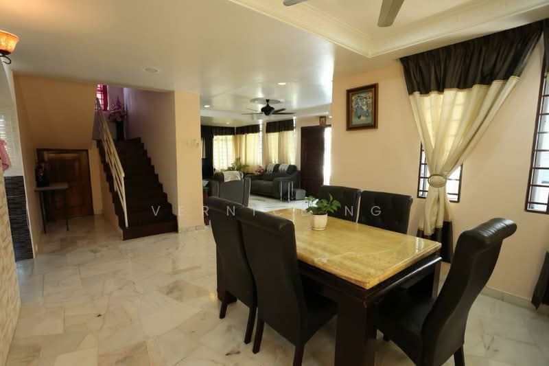 Bungalow House for Sale in Pantai Sepang Putra (Sepang) - Vernice Ng - Dining Room - PropertyGuru.com.my