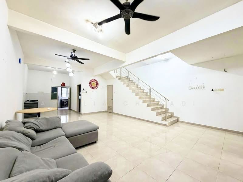 2-storey Terraced House for Sale in Taman Nusa Sentral (Iskandar Puteri (Nusajaya)) - APRILIA CHAYADI - Living Room - PropertyGuru.com.my