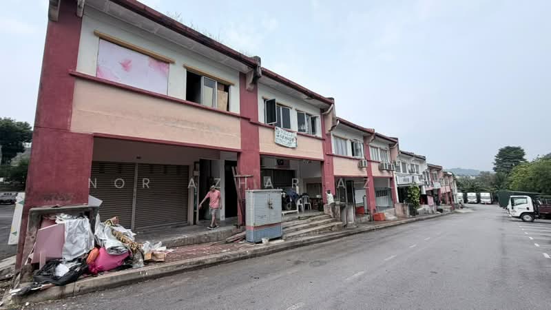 Shop / Office untuk Dijual di Taman Puncak Jalil (Seri Kembangan) - Nor Azhar Azlan - Exterior - PropertyGuru.com.my
