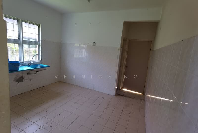 Bungalow House for Sale in Pantai Sepang Putra (Sepang) - Vernice Ng - Kitchen - PropertyGuru.com.my
