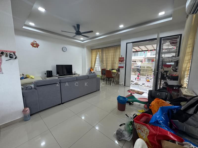 Rumah Teres 2-Tingkat untuk Dijual di Taman Dato' Chellam (Ulu Tiram) - Zack Chow - Living Room - PropertyGuru.com.my