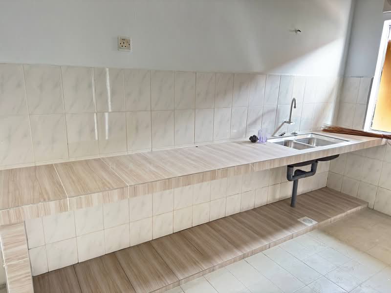 Terraced House for Sale in Taman Politeknik (Telok Kemang) - Hana Zaini - Kitchen - PropertyGuru.com.my