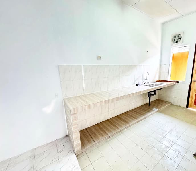 Terraced House for Sale in Taman Politeknik (Telok Kemang) - Hana Zaini - Kitchen - PropertyGuru.com.my