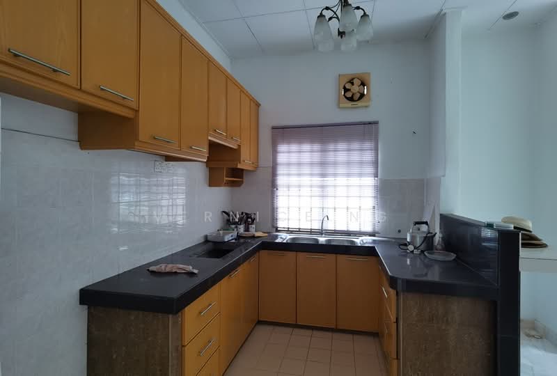 Bungalow House for Sale in Pantai Sepang Putra (Sepang) - Vernice Ng - Kitchen - PropertyGuru.com.my