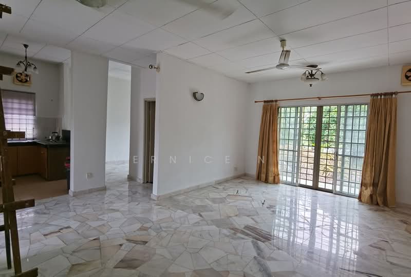 Bungalow House for Sale in Pantai Sepang Putra (Sepang) - Vernice Ng - Living Room - PropertyGuru.com.my
