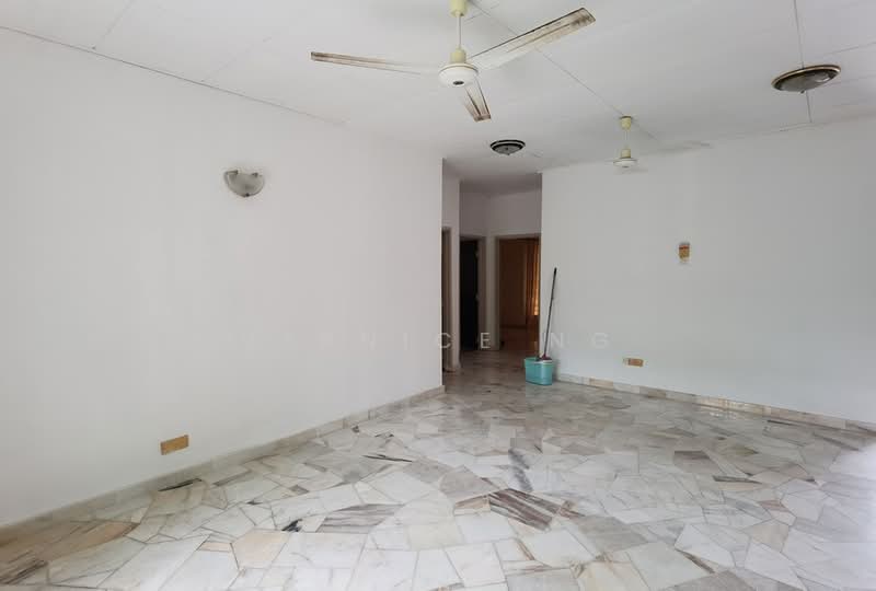 Bungalow House for Sale in Pantai Sepang Putra (Sepang) - Vernice Ng - Living Room - PropertyGuru.com.my