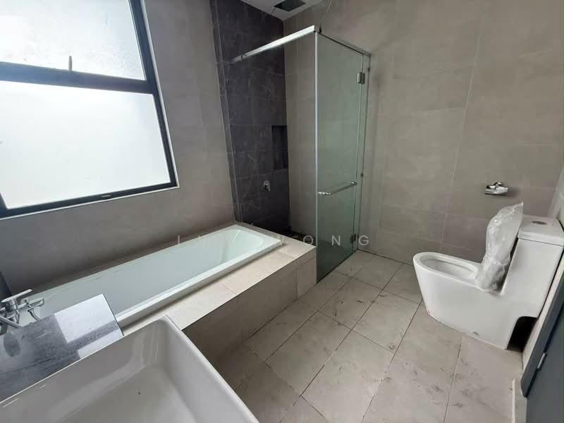 Bungalow House untuk Disewa di Cyberjaya (Selangor) - Ivy Wong - Bathroom - PropertyGuru.com.my