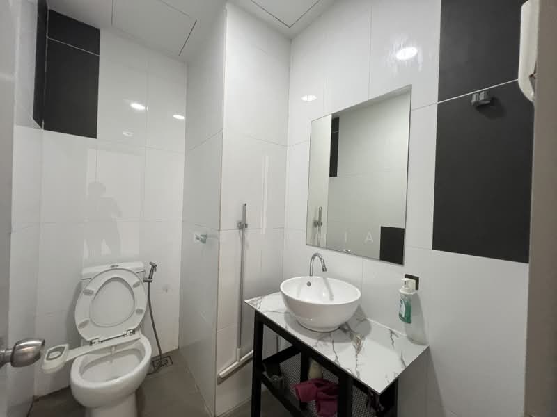 Service Residence for Rent at SOHO @ Empire City - Abby Chia - Bathroom - PropertyGuru.com.my