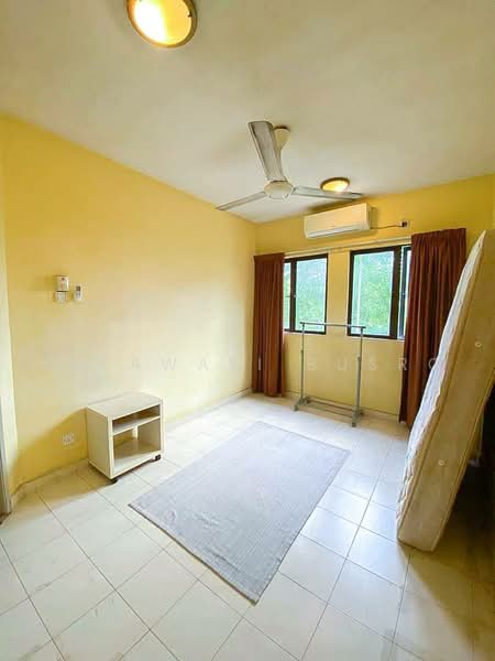 Pangsapuri untuk Disewa di Apartment Komuter Raya - Salawati Busro - Bedroom - PropertyGuru.com.my