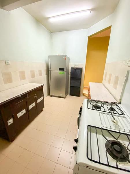 Pangsapuri untuk Disewa di Apartment Komuter Raya - Salawati Busro - Kitchen - PropertyGuru.com.my