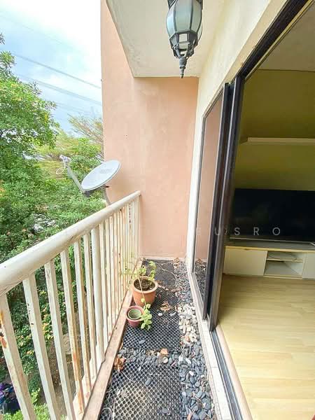Pangsapuri untuk Disewa di Apartment Komuter Raya - Salawati Busro - Balcony - PropertyGuru.com.my