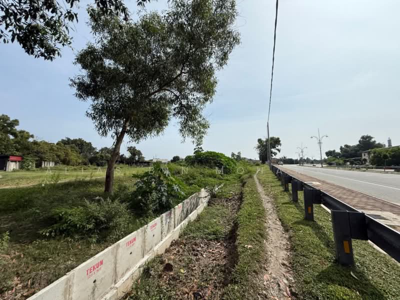 Tanah Kediaman untuk Dijual di Kampung Chendering (Cenering) - Alias Bin Mohamad - PropertyGuru.com.my