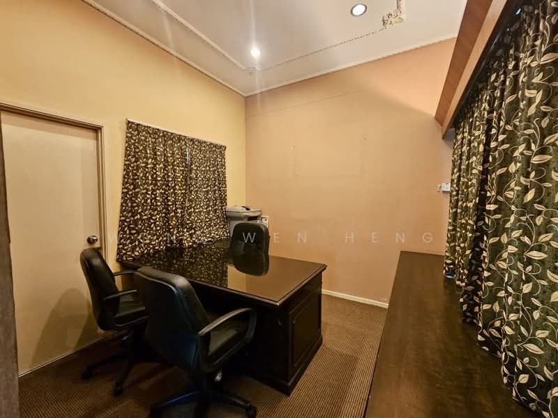 Bungalow House untuk Dijual di Jalan Klang Lama (Old Klang Road) (Kuala Lumpur) - Wong Wen Heng - Study - PropertyGuru.com.my