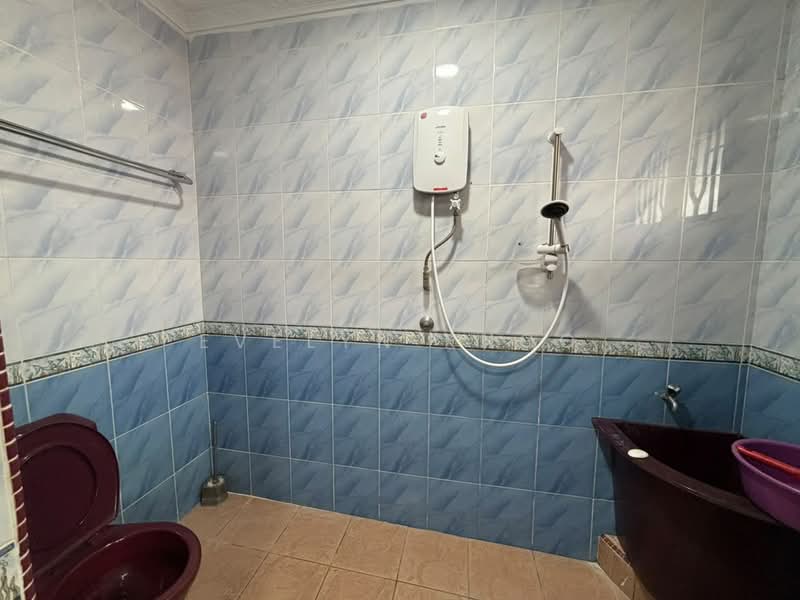 Rumah Teres 1-Tingkat untuk Dijual di Taman Bidara (Selayang) - Evelyn Khoo - Bathroom - PropertyGuru.com.my