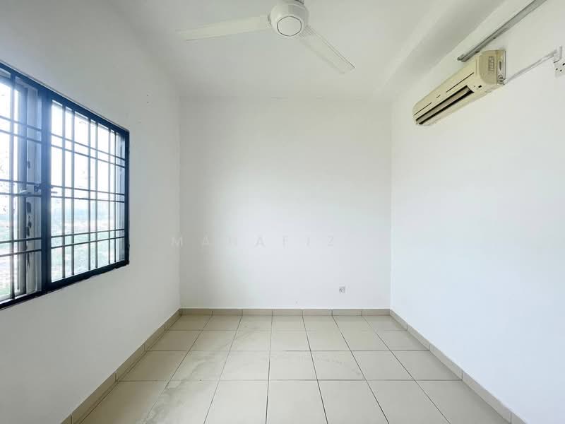 Pangsapuri untuk Dijual di Sri Ixora Apartment - Mahafiz . - PropertyGuru.com.my