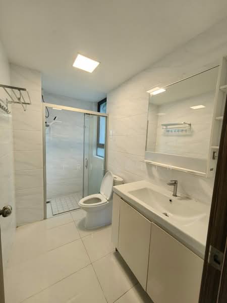 Apartment for Rent at Starview Bay @ Forest City - April Chin - Bathroom - PropertyGuru.com.my